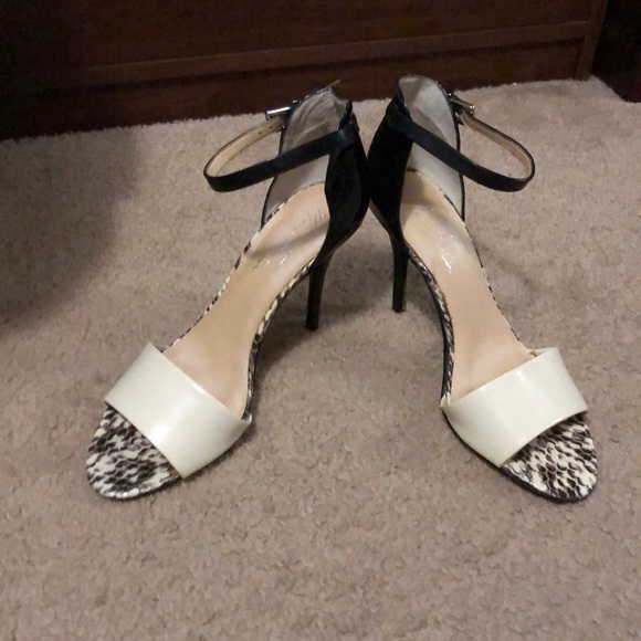 NWOB Marc Fisher Open Toe Shoes size 8 1/2 - Picture 2 of 4